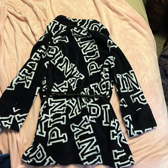Pink bath robe never worn - Picture 2 of 2